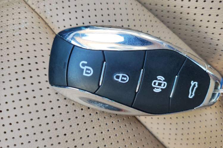 Used Hongqi H5 2023 1.5T HEV Smart Connect Flagship Edition Vehicle Key