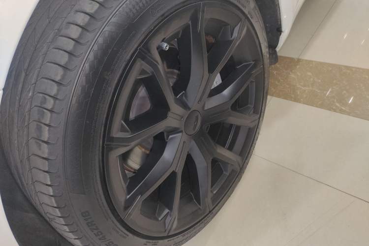 Used Tesla Model 3 2022 Rear-Wheel-Drive Version Left Front Wheel Hub