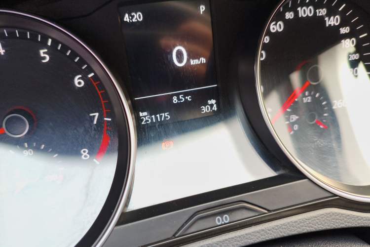 Used Volkswagen Magotan 2018 380TSI DSG Luxury Model Odometer Close Up