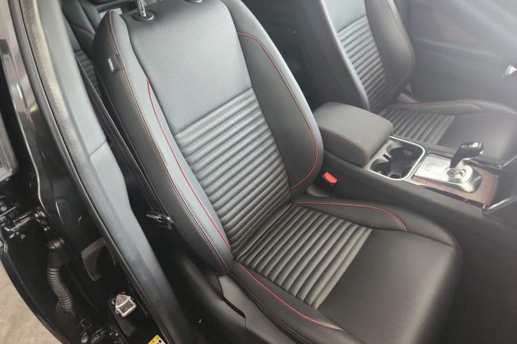 Used Land Rover Discovery Sport 2020 249 PS R-Dynamic Performance Edition Right Front Seat