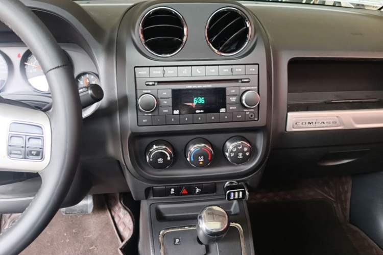 Used Jeep Compass 2014 2.0L two-wheel drive sport version