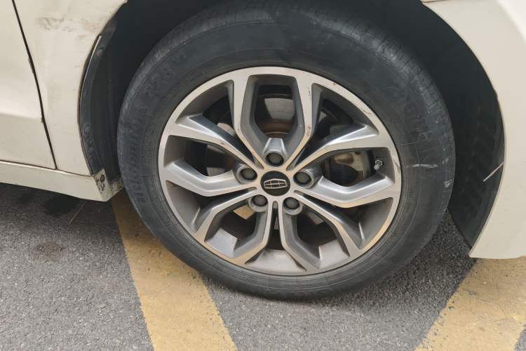 Used Geely Auto Emgrand GT 2016 2.4L Comfort Version Right Front Wheel Hub