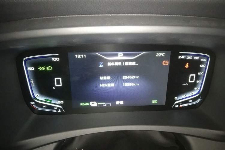Used Hongqi HQ9 PHEV 2024 2.0T Four-Wheel Drive Luxury Edition Odometer Close Up