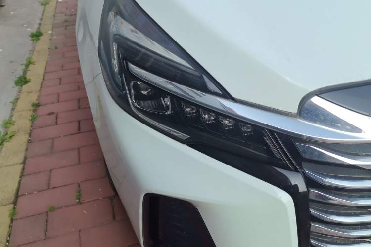 Used Buick GL8 2023 Land Executive Class Smart Enjoyment Model Right Front Headlight