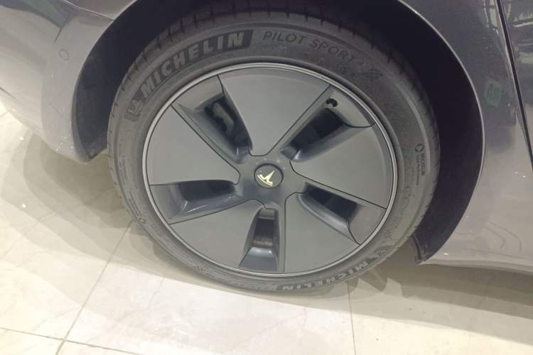 Used Tesla Model 3 2022 Rear-Wheel-Drive Version Right Rear Wheel Hub