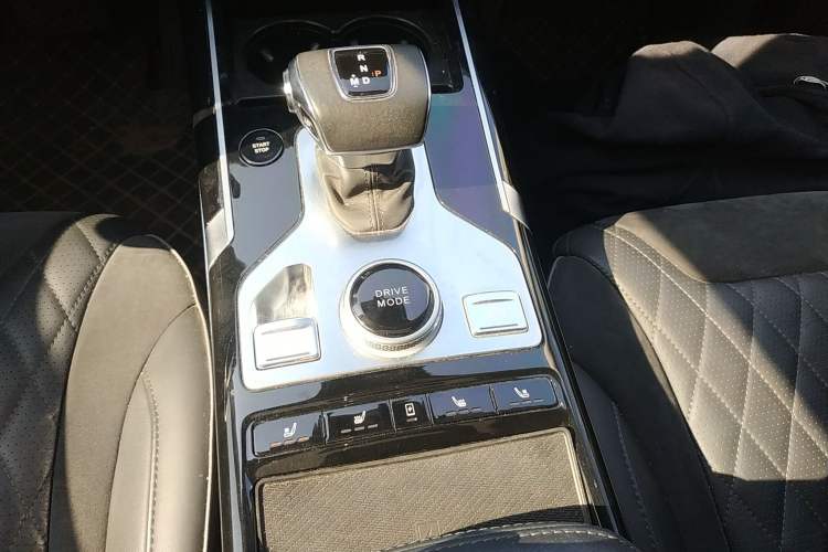 Used Hongqi HS5 2019 2.0T Smart Connect Flagship Edition Gear Lever