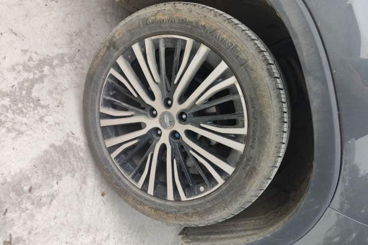 Used CHANGAN OSHAN X7 2021 1.5T Manual Luxury Version Right Front Wheel Hub