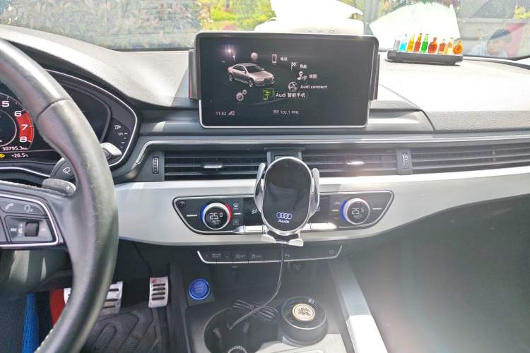 Used Audi A4L 2018 30th Anniversary Edition 40 TFSI Fashion Model
