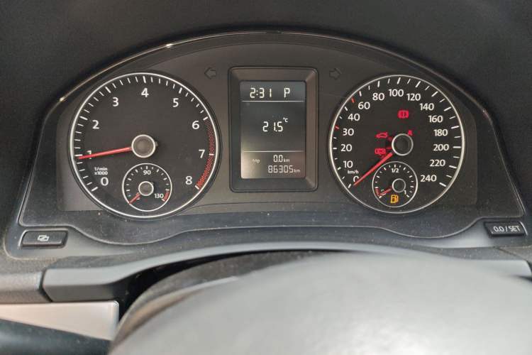 Used Volkswagen Sagitar 2011 1.6L Automatic Comfort Edition Odometer Close Up