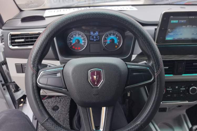 Used Jinbei Hiace X30 2024 1.5L Wealthy-Style Passenger Van 5/6/7 Seater