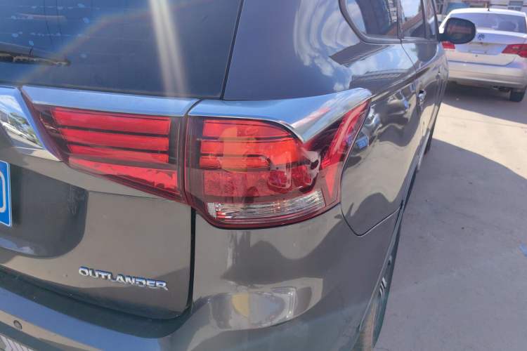 Used Mitsubishi Outlander 2017 2.0L Two-Wheel Drive Glory Edition 5 Seats