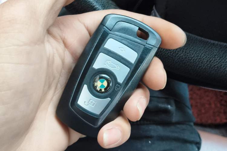 Used BMW 5 Series 2014 525Li Leading Model
