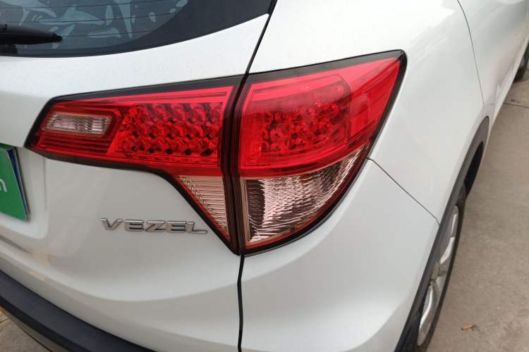 Used Honda Vezel 2016 1.8L CVT Front-Wheel Drive Pioneer Edition Exterior 3