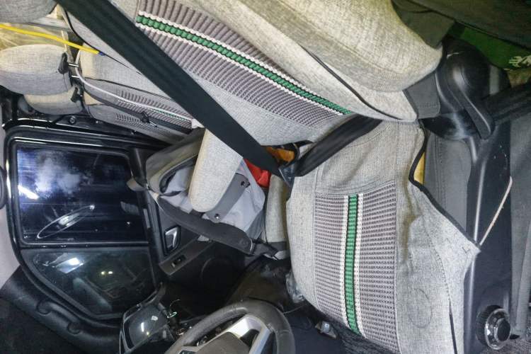 Used Foton Toano 2023 Joy Elephant Multi-Function Model Cummins 2.8T Automatic Long Wheelbase Mid-Roof Design Rear Single Tire Available in 5/6/7/9-Seater Configurations Left Front Seat