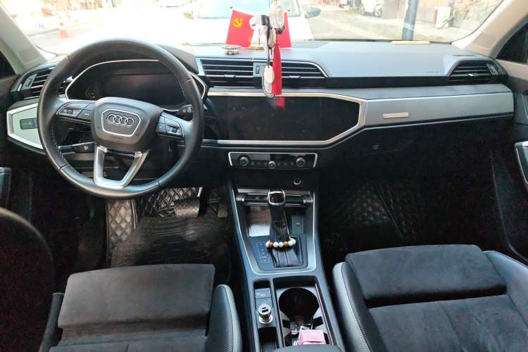 Used Audi Q3 2023 35 TFSI Progressive Dynamic Edition (1.4T) Center Console