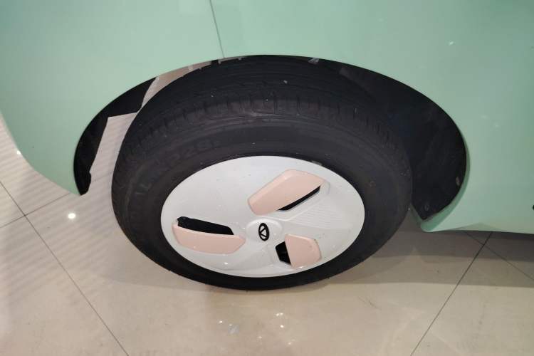 Used Chery QQ Ice Cream 2022 170km Sundae Phosphate Lithium-Ion