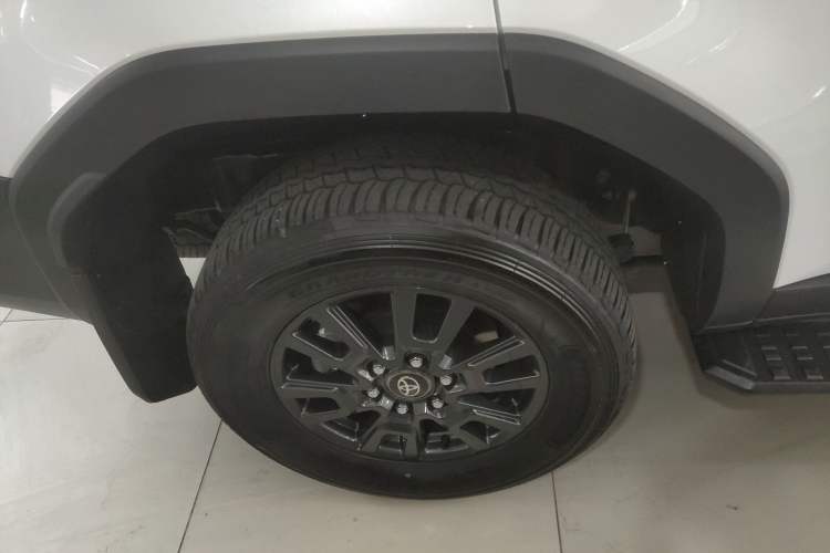 Used Toyota Prado 2024 2.4T All-Terrain TX Version 5 Seats Right Rear Wheel Hub