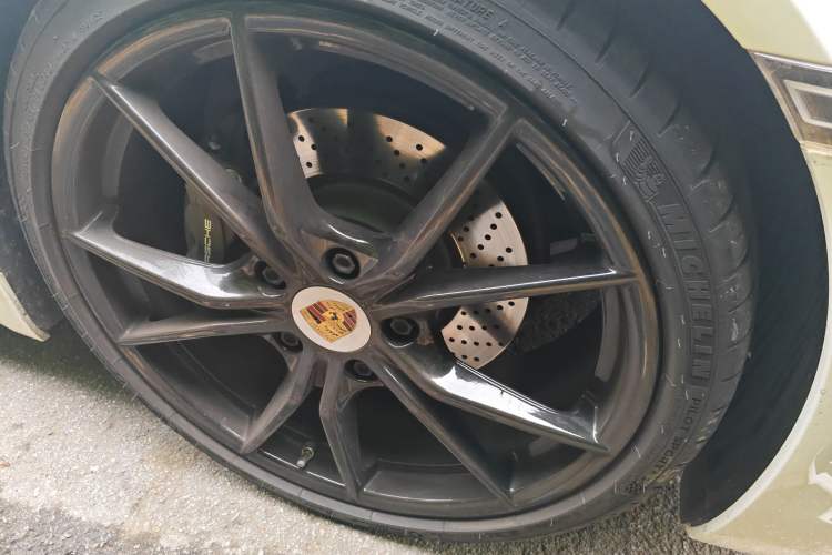 Used Porsche 718 2022 Boxster 2.0T Right Front Wheel Hub