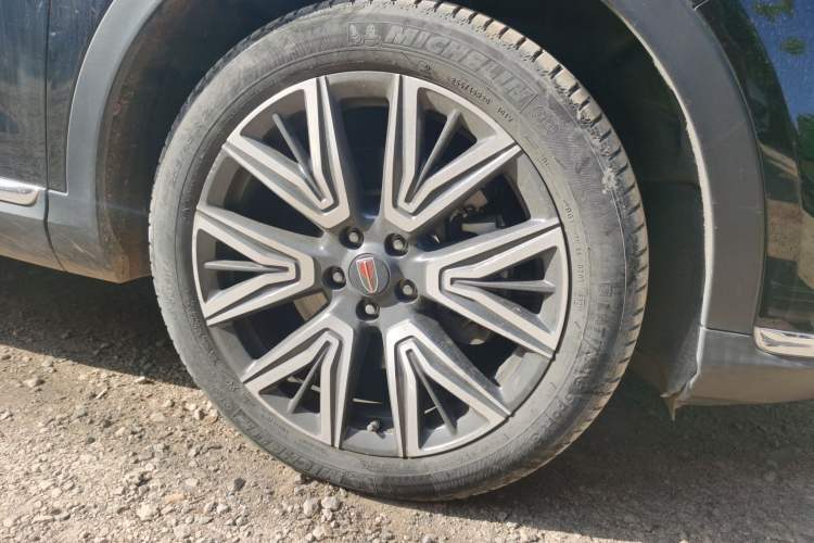 Used Hongqi HS5 2022 Facelifted Version 2.0T Smart Connect Flagship All-Wheel-Drive Edition Right Front Wheel Hub
