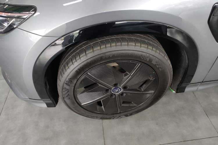 Used BYD Song L EV 2024 550 km Excellence Version Left Front Wheel Hub