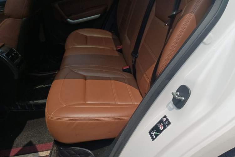 Used Haval H8 2017 2.0T Gasoline Two-Wheel Drive Enjoyment Version Left Rear Seat