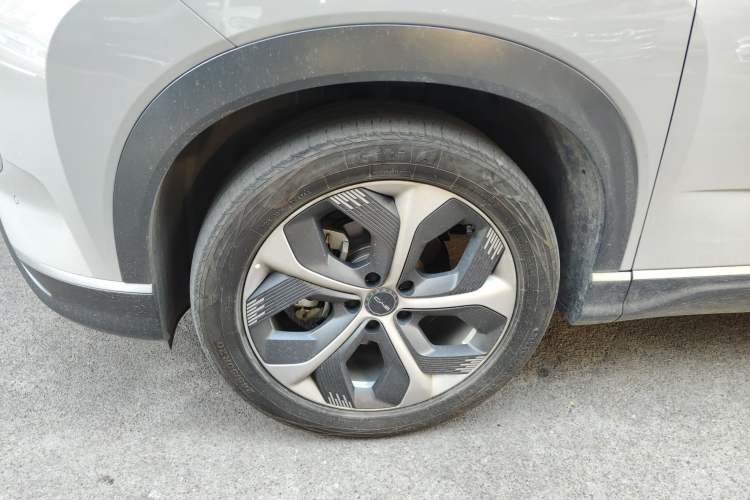 Used BYD Frigate 07 2023 DM-i 100KM Prestige Model Left Front Wheel Hub