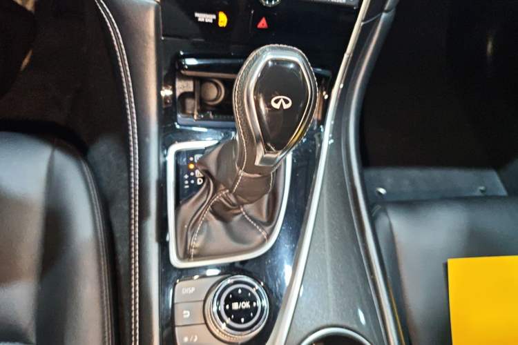 Used Infiniti Q50L 2018 2.0T Comfort Edition China VI Standard
