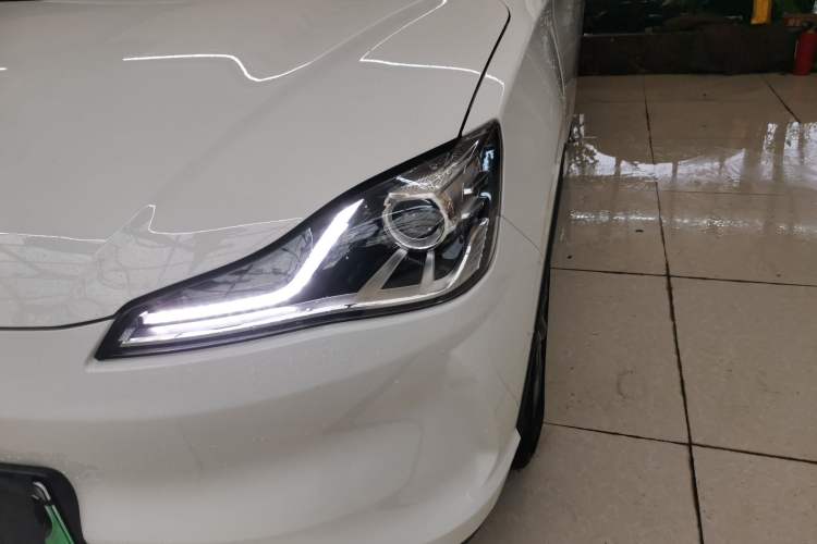 Used NETA V 2021 Standard Range Entertainment Version – Upgraded Model Left Front Headlight