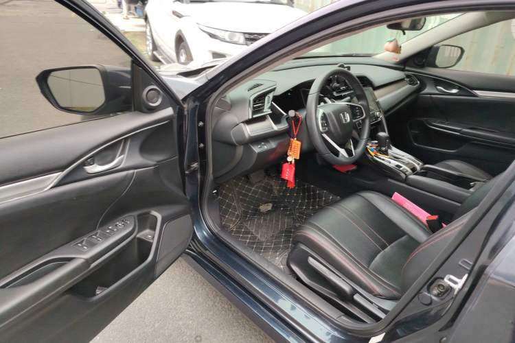 Used Honda Civic 2016 220TURBO CVT Luxury Edition
