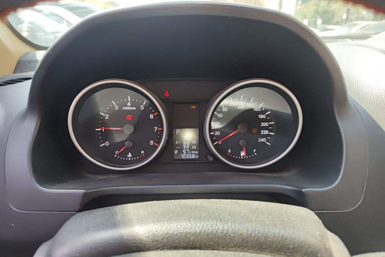 Used Haval H6 2013 Upgraded Model 2.4L Automatic Two-Wheel Drive Elite Version Instrument Cluster