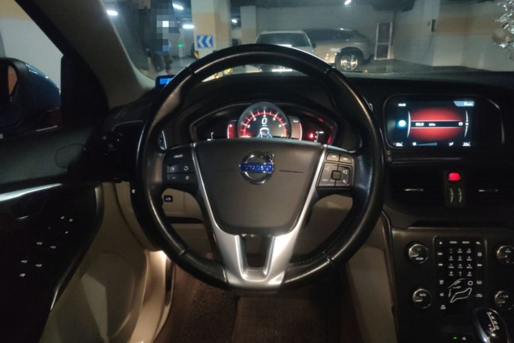 Used Volvo V40 2015 1.6T Zhiyi Edition