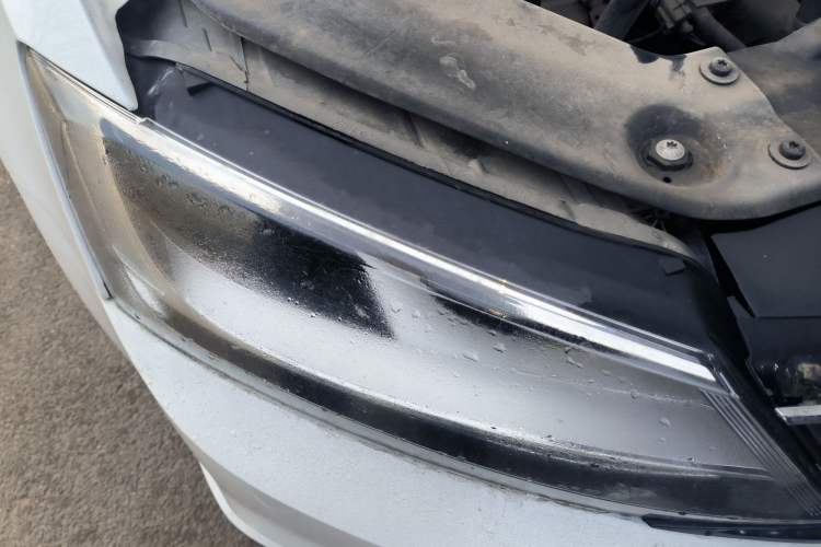 Used Volkswagen Sagitar 2015 1.6L Automatic Comfort Model Right Front Headlight