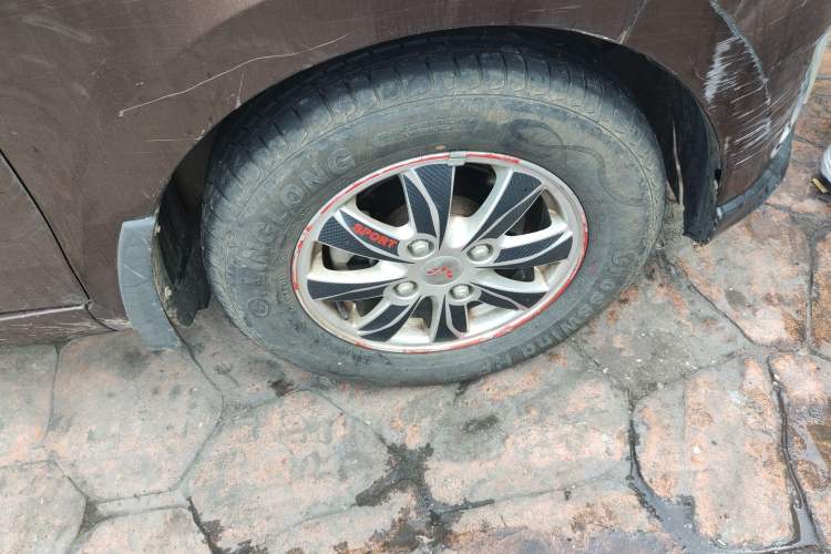 Used Wuling Hongguang 2014 1.5L S Standard Version Right Front Wheel Hub