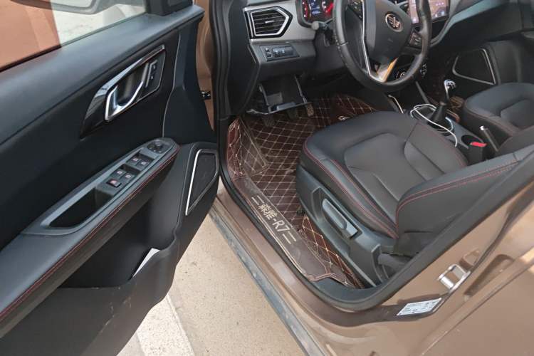 Used FAW Senya R7 2017 1.6L Manual Luxury Model Driver Seat