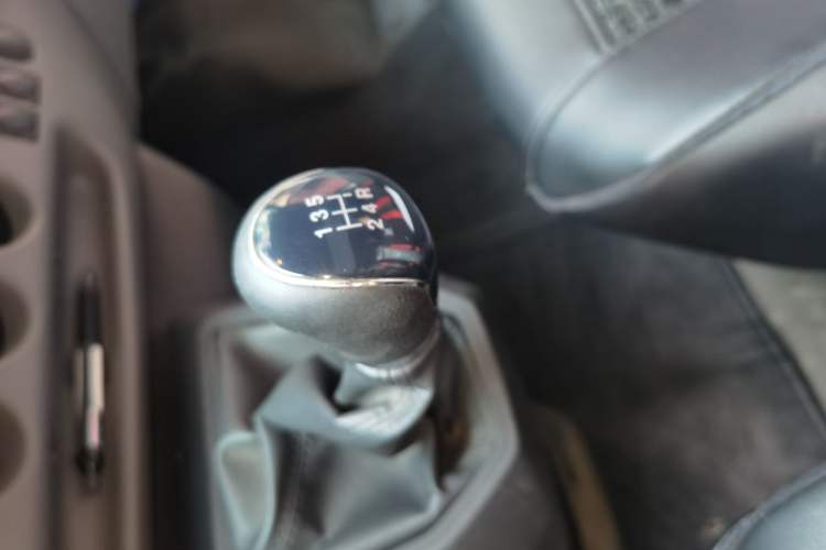 Used JMC Transit 2019 2.8T Commercial Version Short Wheelbase Mid-Roof 3-Seater China VI Standard JX493