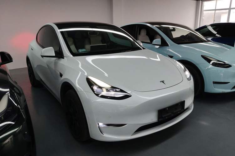 Used Tesla Model Y 2023 Long-Range All-Wheel-Drive Version

