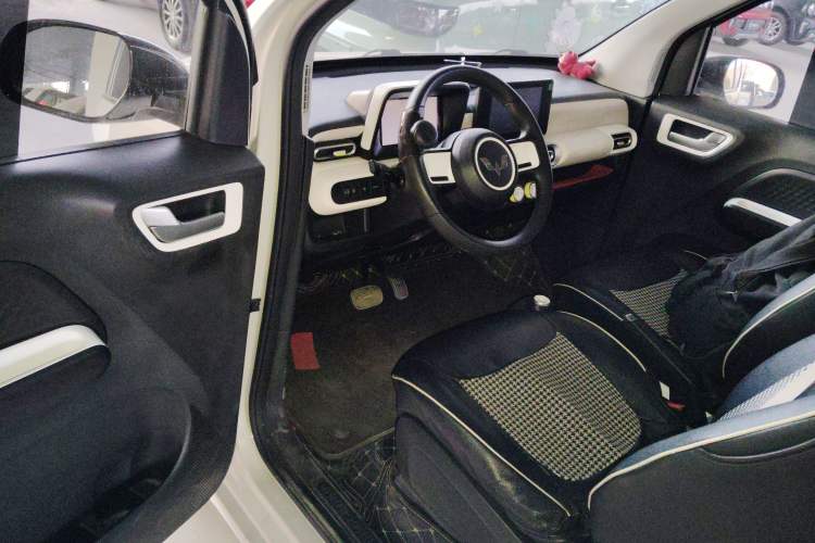 Used Wuling Hongguang MINIEV 2024 3rd Generation 215km Advanced Version
