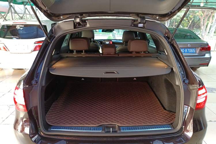 Used Mercedes-Benz GLC 2019 Facelift GLC 260 L 4MATIC Luxury Model
