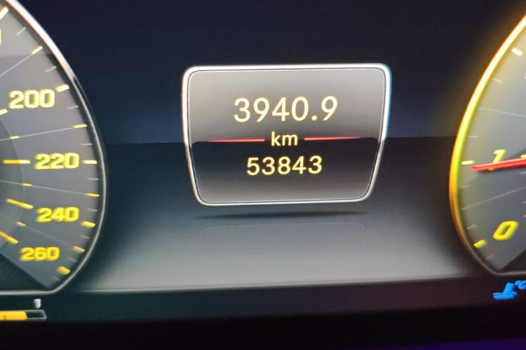 Used Mercedes-Benz E-Class 2018 Facelift E 200 L Sport Edition Odometer Close Up