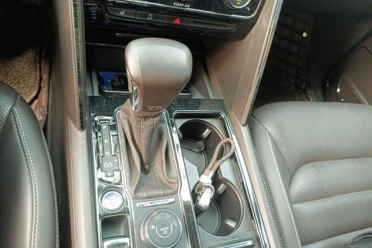 Used Volkswagen Teramont 2017 530 V6 Four-Wheel Drive Flagship Edition Gear Lever