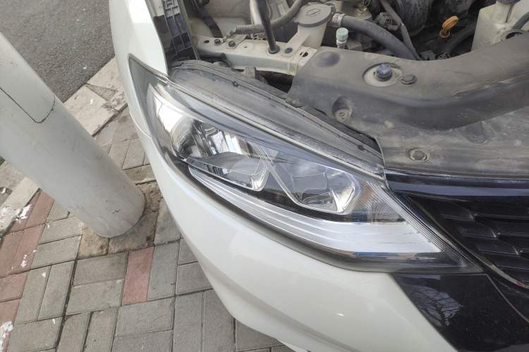Used Nissan Tiida 2019 1.6L CVT Cool Edition China VI Standard Right Front Headlight