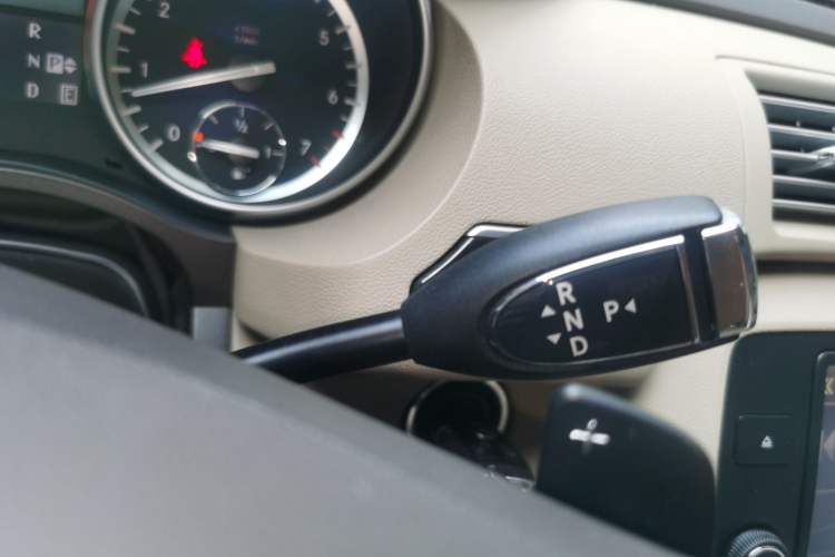 Used Mercedes-Benz R-Class 2014 R 400 4MATIC Business Model