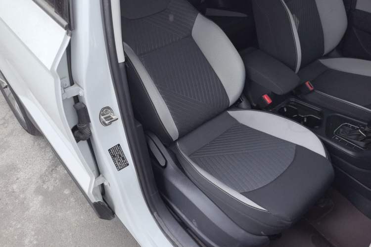 Used Volkswagen Tharu 2023 300TSI Two-Wheel-Drive Crescent Edition
