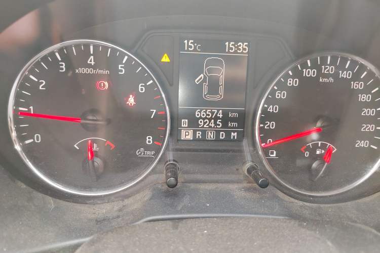 Used Dongfeng Fengdu MX6 2016 2.0L CVT Two-Wheel Drive Excellence Edition