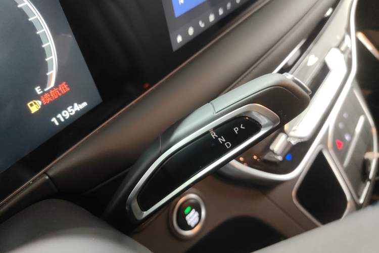 Used SAIC MAXUS G10 2025 MAX 2.0T Automatic Executive Edition Gasoline 7-Seater