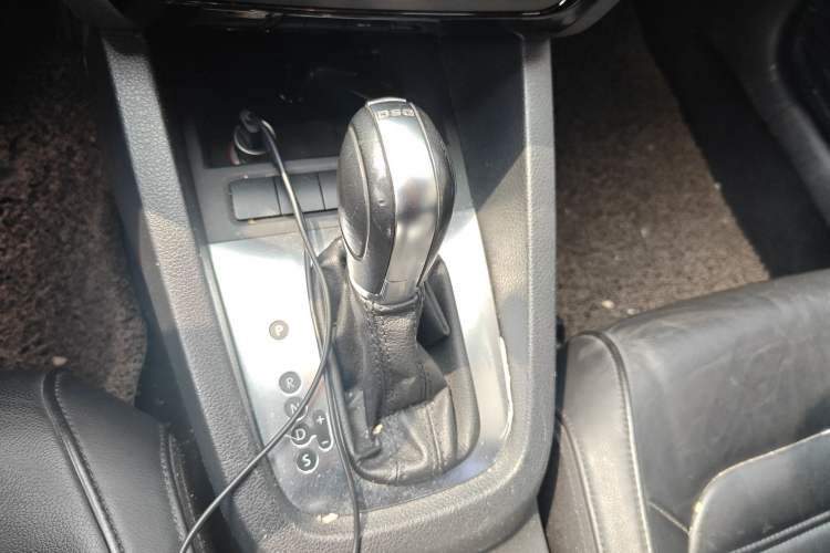 Used Volkswagen Sagitar 2012 1.8TSI Automatic Flagship Edition
