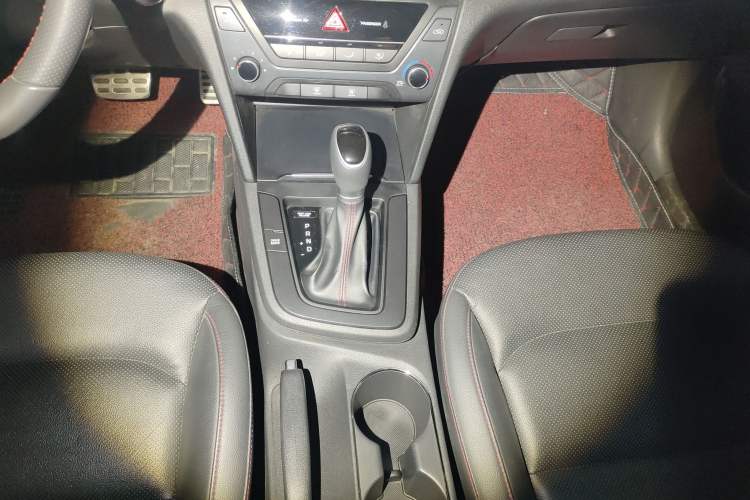 Used Hyundai Elantra (6th Generation / Lingdong) 2016 1.4T Dual-Clutch Xuan Dong·Elite Version Gear Lever
