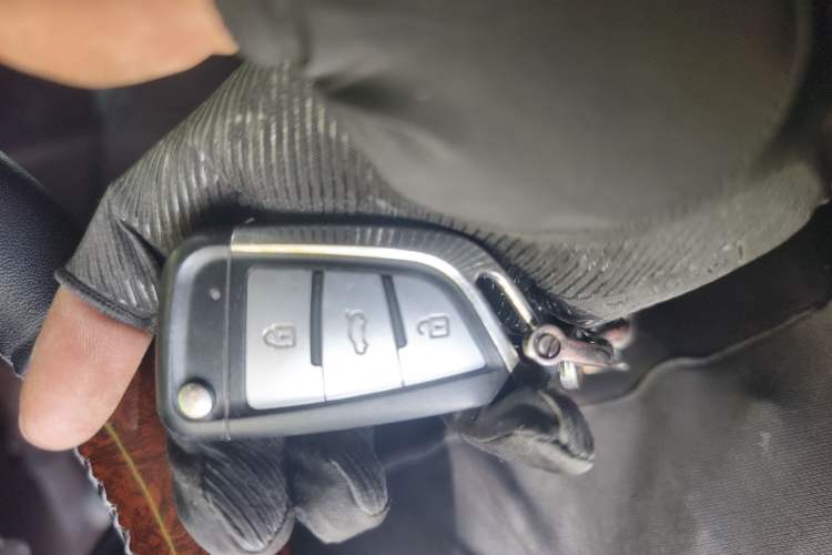 Used Mitsubishi Pajero 2011 3.0L Elite Edition Vehicle Key