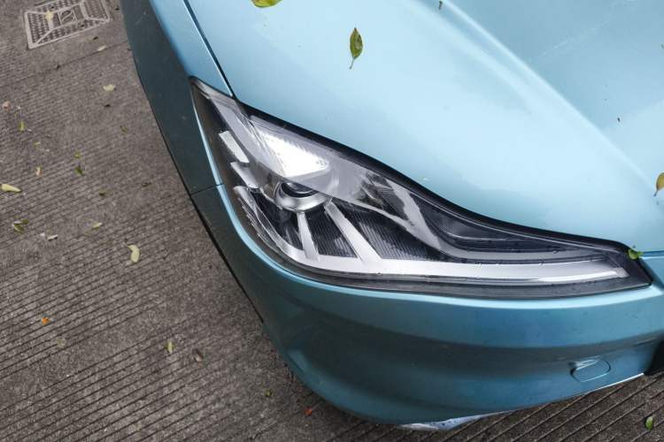 Used NETA V 2022 Chao 400 Lite Right Front Headlight