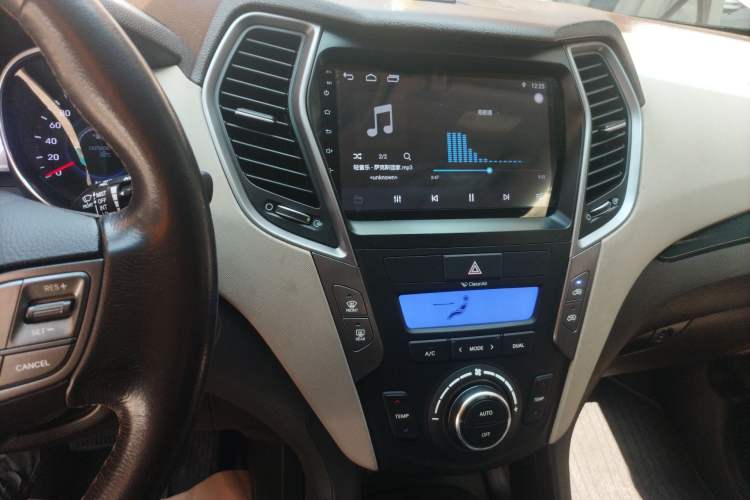 Used Hyundai Santa Fe 2013 2.4L Automatic Two-Wheel Drive Smart Version
